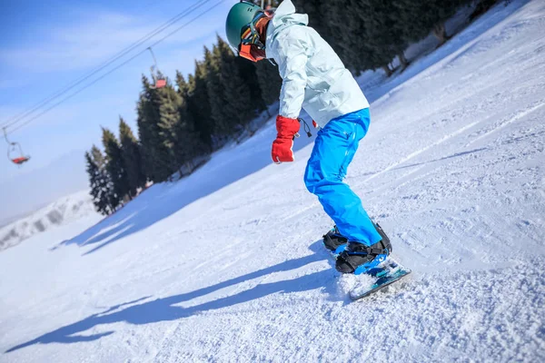 Una Joven Snowboard Las Montañas Invierno — Foto de Stock