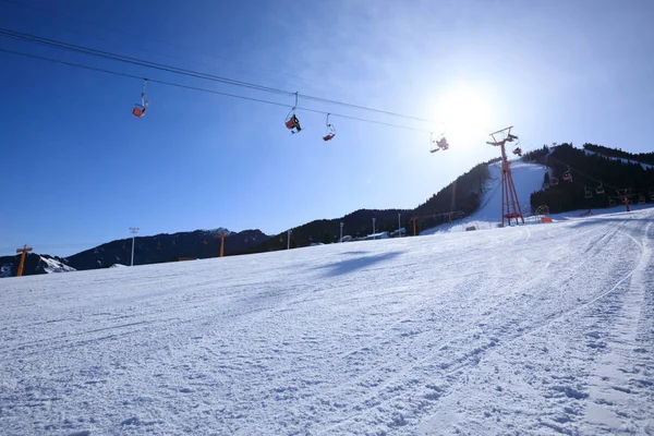 Montagne Stazione Sciistica Funivie Inverno — Foto Stock