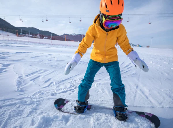 Pewna Młoda Kobieta Snowboard Górach — Zdjęcie stockowe