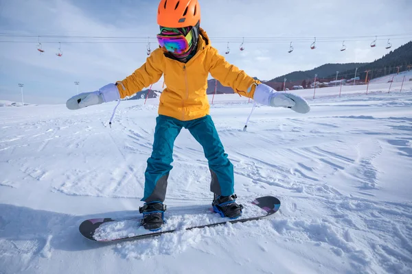 Ung Kvinna Snowboard Vinter Berg — Stockfoto