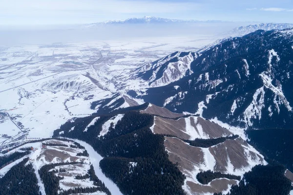 Widok Lotu Ptaka Narciarstwie Alpejskim Snowboardzie Resort Górach — Zdjęcie stockowe