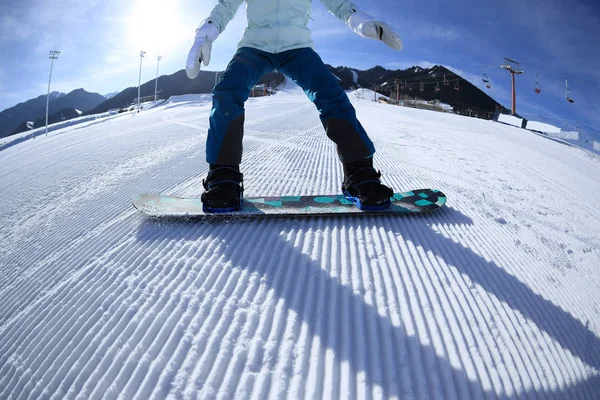 Kvinna Snowboardåkare Snowboard Vinter Berg — Stockfoto