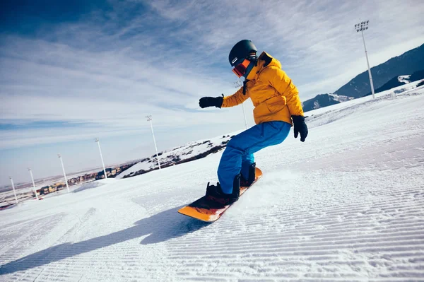 Snowboarder Snowboard Las Montañas Invierno — Foto de Stock