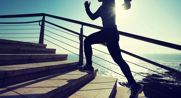 Sporty Female Runner Running Upstairs Coast Trail — Stock Photo, Image