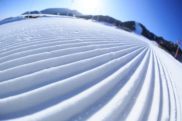 Líneas Pista Una Pendiente Dejada Por Gato Nieve Estación Esquí — Foto de Stock