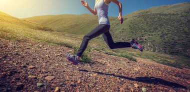 açık havada çalışan spor fitness kadın iz runner