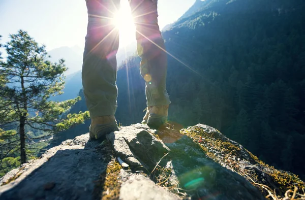 Exitoso Excursionista Disfrutando Del Amanecer Las Montañas Del Himalaya —  Fotos de Stock