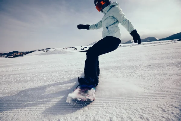 Snowboarder Snowboard Montanhas Inverno — Fotografia de Stock