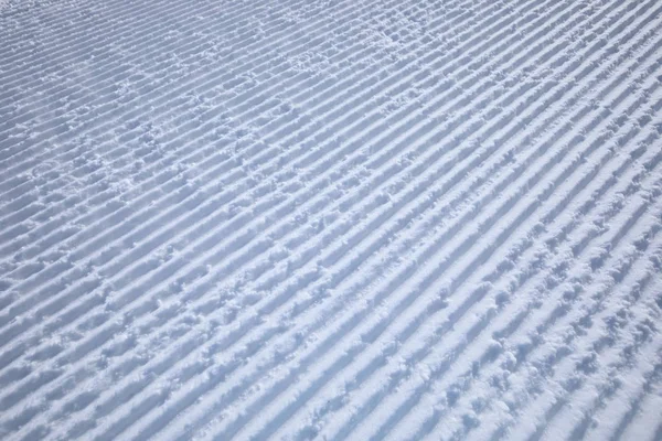 Трассы Лыжном Склоне Оставленном Снегоходом — стоковое фото