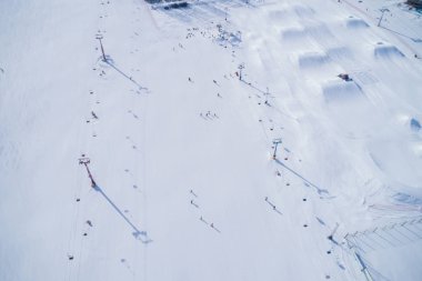 Kışın kayak ve snowboard Parkı havadan görünümü