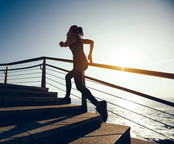 Sporty Female Runner Running Upstairs Coast Trail — Stock Photo, Image