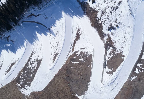 Flygfoto Svängda Alpin Skidåkning Och Snowboard Pist Bergen — Stockfoto
