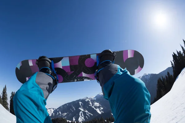 Tél Hegy Tetején Snowboard Lábak — Stock Fotó