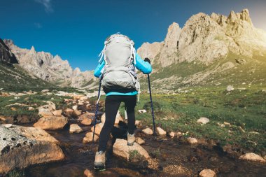 güzel Dağları üzerinde yürüme backpacking kadın fiyatı
