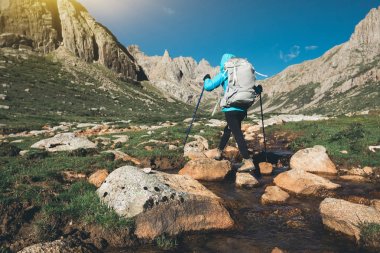 güzel Dağları üzerinde yürüme backpacking kadın fiyatı