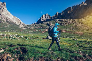 güzel Dağları üzerinde yürüme backpacking kadın fiyatı
