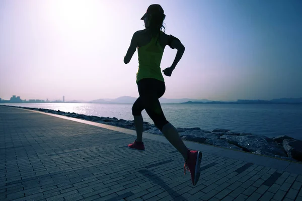 Deportista Joven Fitness Mujer Corriendo Sunrise Costa Trail — Foto de Stock
