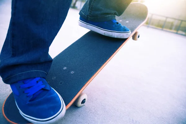 Skateboarder Piernas Skateboarding Skate Park — Foto de Stock