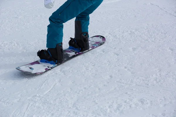 Snowboardos Téli Üdülőhely Sípályán — Stock Fotó