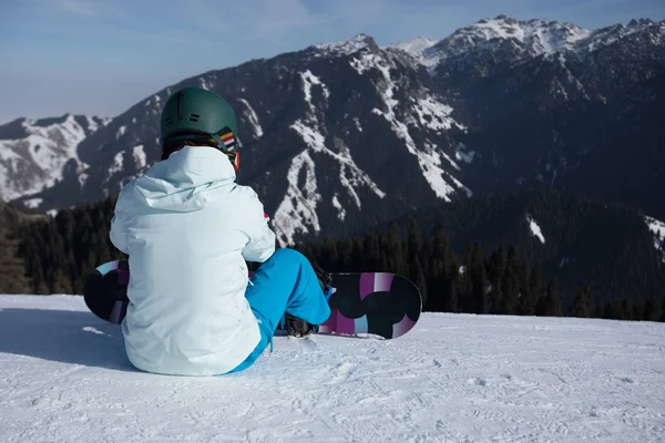 Сноубордист Готовий Зимовому Схилі Гірськолижного Курорту — стокове фото