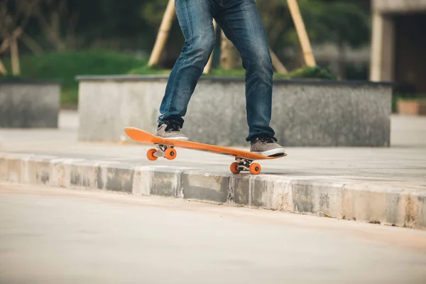 Skateboarder Riding Skateboard Going Step — Stock Photo, Image