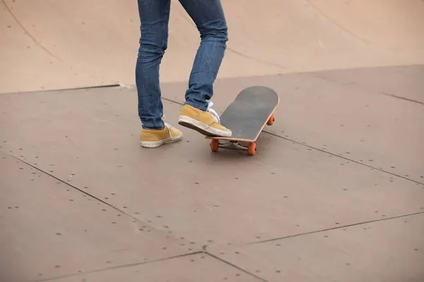 Skateboarder Sakteboarding Skatepark Ramp — Stock Photo, Image