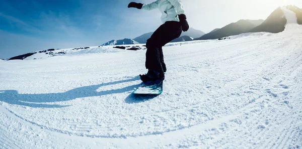Snowboardåkare Sluttningen Ski Resort — Stockfoto