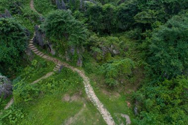 Çin'deki karstik dağlarının havadan görünümü 