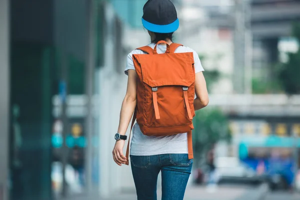Young Woman Walking Modern City — Stock Photo, Image
