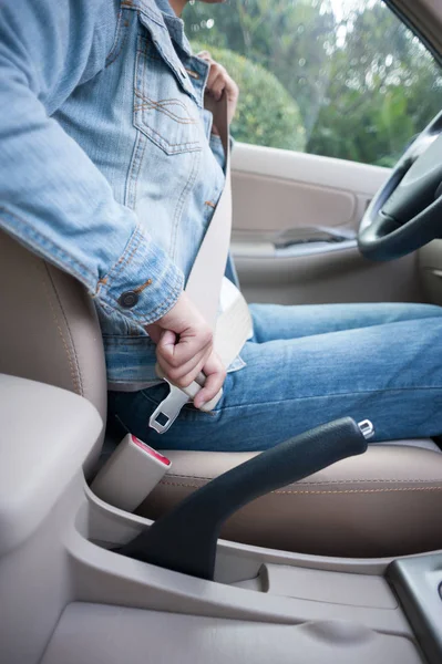 Driver Fasten Seat Belt Driving — Stock Photo, Image