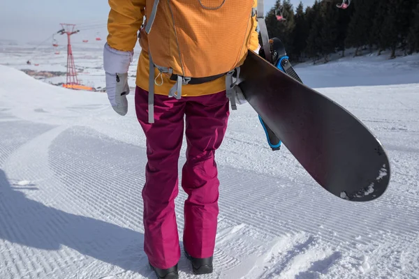 Fiatal Snowboard Télen Hegyek — Stock Fotó