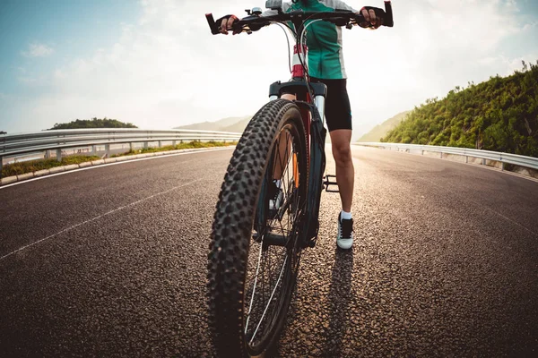 Female Cyclist Riding Bike Highway Sunset — Stock Photo, Image