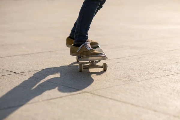 Low Angle Skateboarder Riding Board Urban City Sunset — Stock Photo, Image