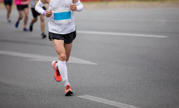 Marathonläufer Laufen Auf Stadtstraße — Stockfoto