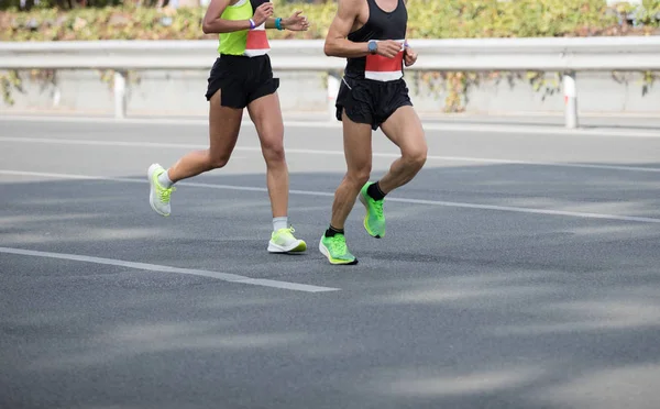 Two Marathon Runners Running Race City Road — Stock Photo, Image