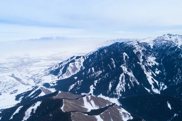 Kışın Karla Kaplı Alp Dağlarının Havadan Görünüşü — Stok fotoğraf