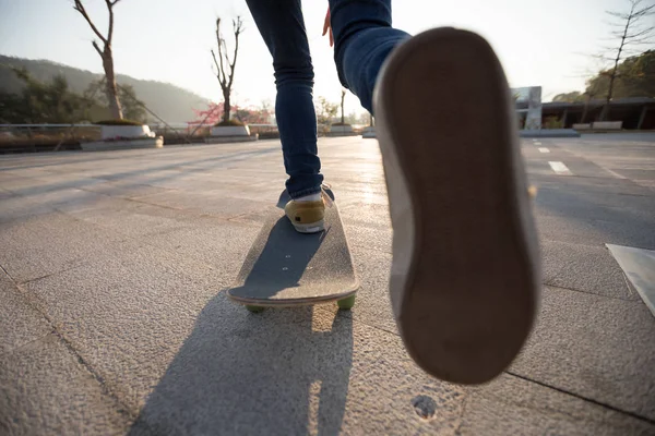 Legs Female Skateboarder Practicing Board Sunrise Skate Park — Stock Photo, Image
