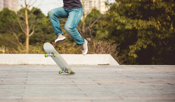 Partie Basse Skateboard Féminin Décontracté Ville — Photo