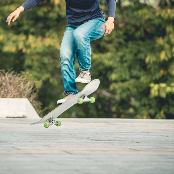 Legs Casual Female Skateboarder Skateboarding Sunrise Urban City — Stock Photo, Image