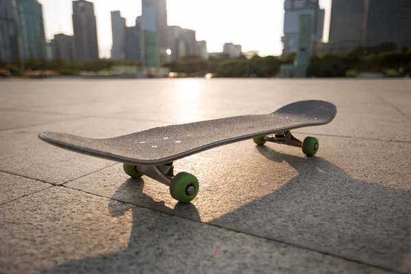 Modern Skateboard Urban Square Illuminated Sunset Sunlight Urban City — ストック写真