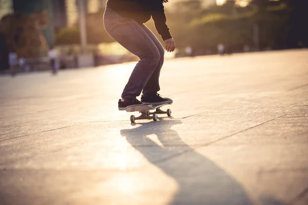 Low Section Casual Female Skateboarder Skateboarding Sunrise City Square — 图库照片