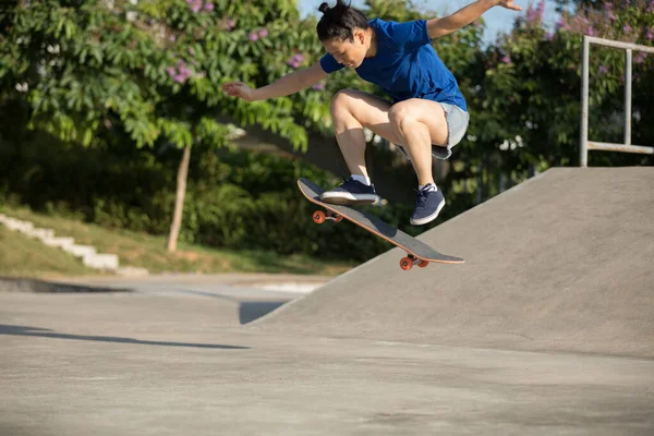 Skate Feminino Skate Parque Skate — Fotografia de Stock