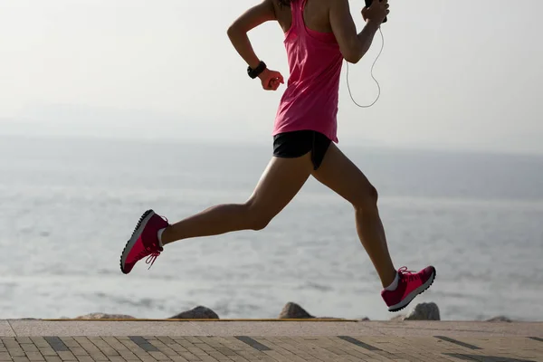 Fitness Woman Training Running Marathon Sunny Coast Trail — Stock Photo, Image