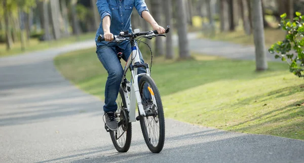 Single Cyclist Riding Bike Tropical Spring Park — Stock Photo, Image