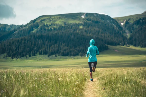 고지대 의산에서 달리는 초고속 — 스톡 사진