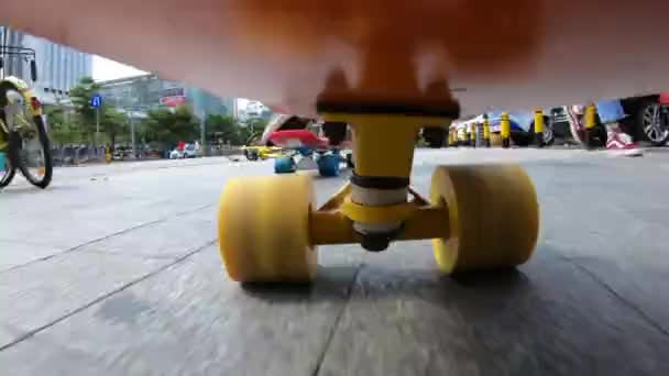 Shenzhen Κίνα Ιουλίου 2015 Κοντινό Πλάνο Της Ιππασίας Skateboard Στο — Αρχείο Βίντεο
