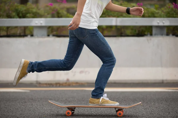 Nohy Skateboardista Silnici Dálnici — Stock fotografie