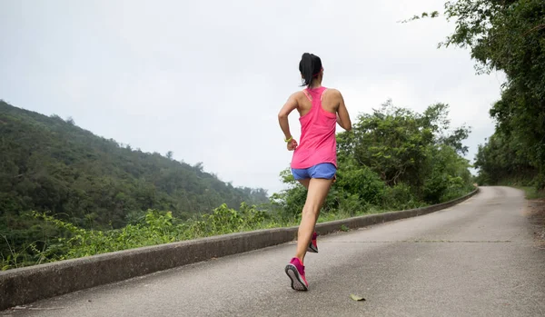Sporty Young Woman Sportswear Trail Running Forest Mountain Path — 스톡 사진