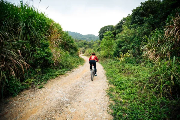 Woman Cyclist Riding Bike Nature Trail Mountains — Stock Photo, Image