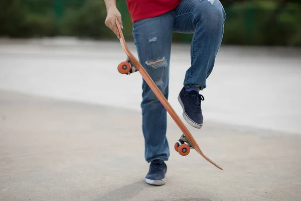 Skateboarder Skateboarden Trucs Doen Buitenlucht — Stockfoto